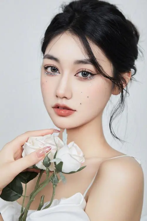 妆容教程：打造自然清新妆容